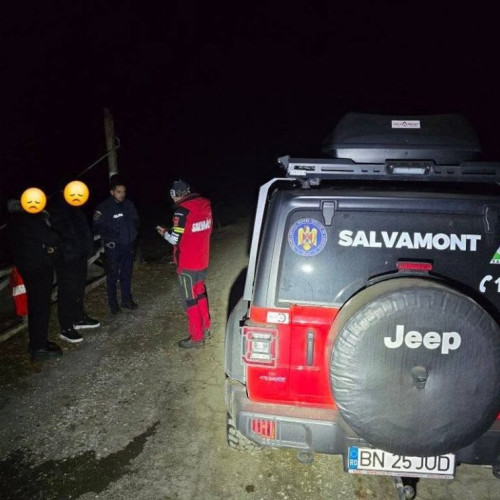 Două persoane salvate după ce au rămas blocate în zăpadă