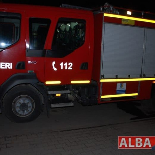 Incendiu în Vingard: Pompierii intervin pentru a stinge flăcările