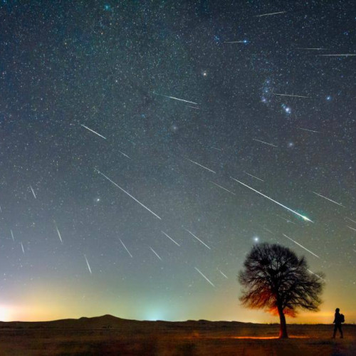 Ploaie de meteori vizibilă pe cerul din Dâmbovița la începutul anului 2025