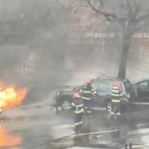 Incendiu la o mașină parcată pe Șoseaua Ștefan cel Mare din București