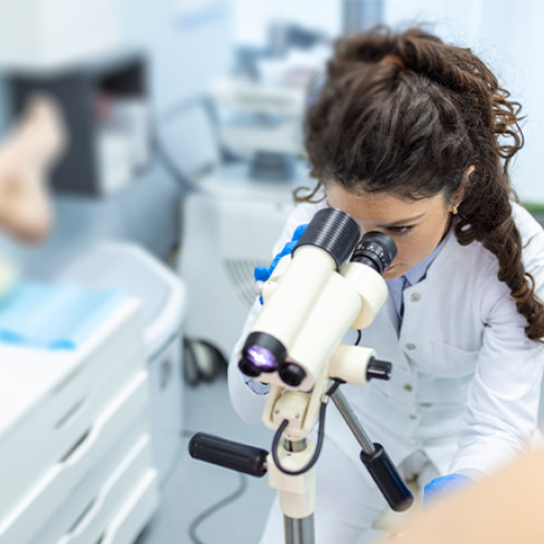 Colposcopia, o analiză esențială în depistarea cancerului de col uterin