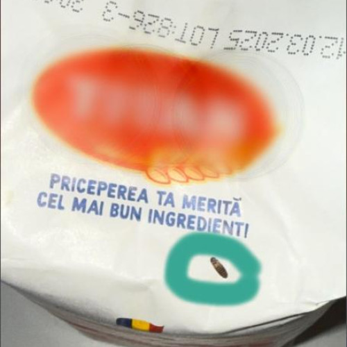 Clujean descoperă o insectă în pachetul de făină cumpărat din supermarket