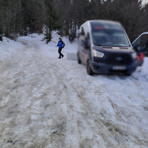 Un bărbat a fost amendat cu 10.000 de lei pentru abandonarea unui frigider vechi lângă pădure