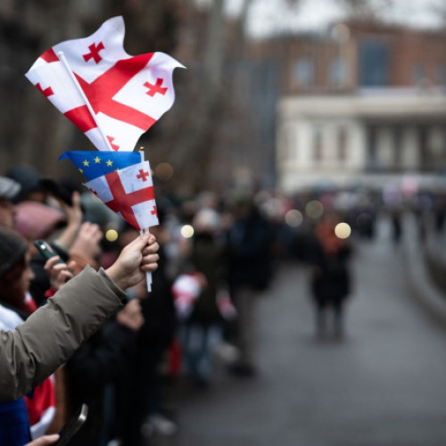 Mii de manifestanți proeuropeni protestează la Tbilisi înainte de învestirea noului președinte