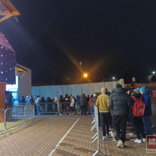 Patinoarul din Parcul de Agrement Cornisa, asaltat de vizitatori de Crăciun