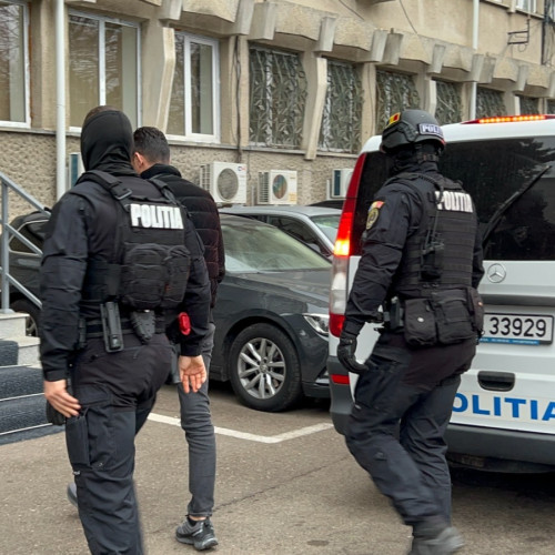 Trei tineri din Sendriceni reținuți pentru infracțiuni informatice