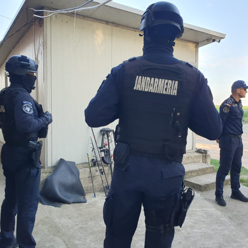Poliția din Flămânzi desfășoară percheziții pentru ilegalități cu articole pirotehnice