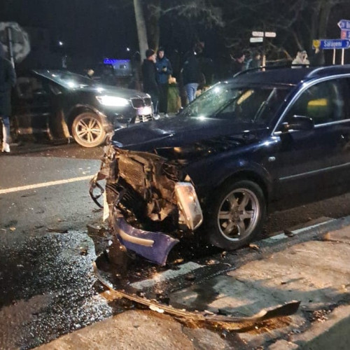 Accident grav în Dumbrăveni, cu trei mașini implicate