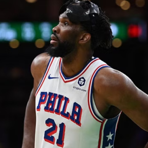 Joel Embiid, jucătorul echipei Philadelphia 76ers, amendat pentru un gest obscen pe teren