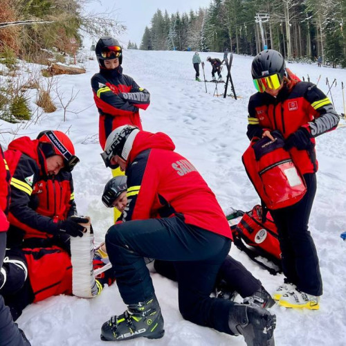 Avertizare pentru turiști: risc de avalanșă în Munții Bucegi