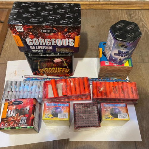 Tânăr din Bolboși, cercetat pentru achiziționarea de articole pirotehnice ilegale