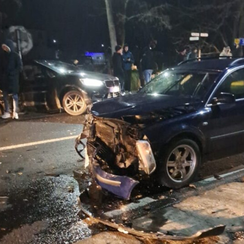 Carambol cu trei mașini în Dumbrăveni, un rănit din cauza unei șoferițe neatențe