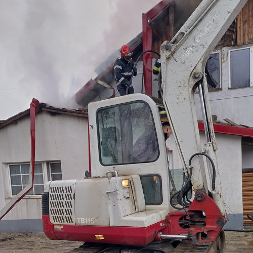 Casa din Catamarasti Deal afectată de incendiu, fără victime