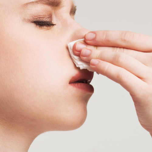 Epistaxisul: cauze, simptome și tratamente pentru sângerarea nazală