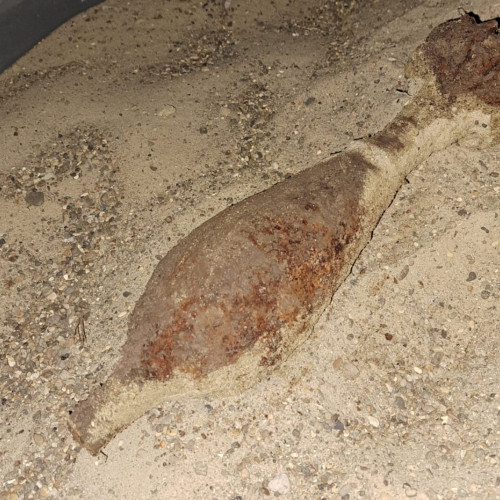 Descoperire periculoasă în pădurea Poenița: o bombă de aruncător a fost găsită de un pasionat de detecția metalelor