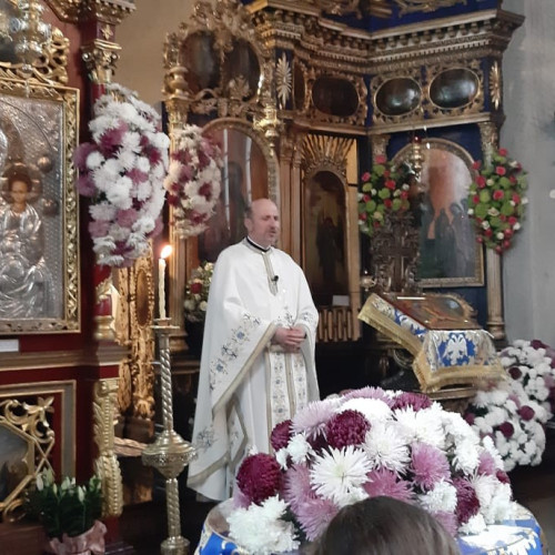 Preotul din Botoșani invită enoriașii la rugăciune de Anul Nou