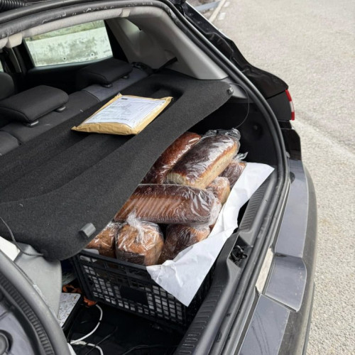 Mihai Olaru, gest de caritate de Crăciun pentru bătrânii din Baia de Fier