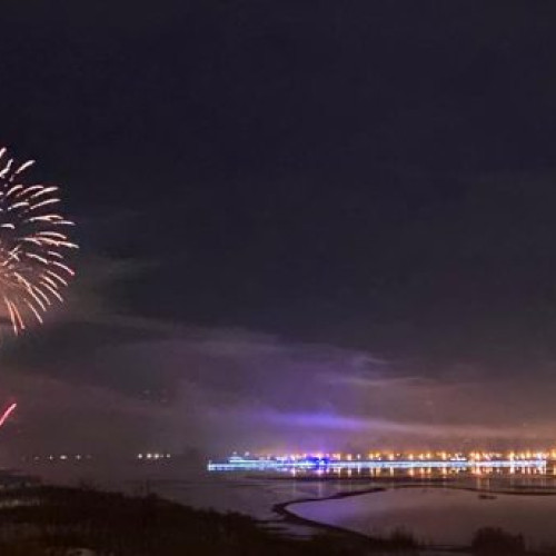 Bacauanii critică decizia primăriei de a organiza un foc de artificii costisitor de Revelion