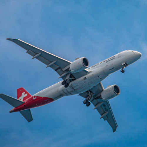 Un membru al echipajului Swiss a decedat după o aterizare de urgență la Graz