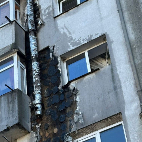 Incendiu la un bloc din Darabani din cauza unui coș de fum neprotejat