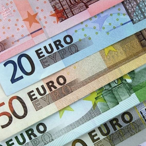BNR menține cursul leu/euro stabil în 2024, în ciuda instabilității politice