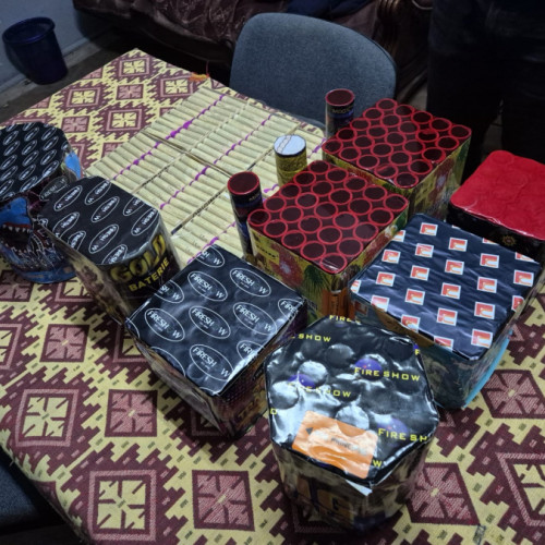 Jandarmii din Tecuci au prins un bărbat care vindea articole pirotehnice fără autorizație