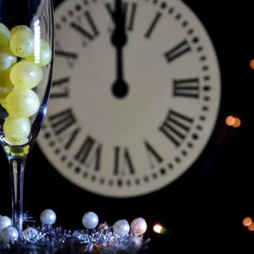 Tradiții și superstiții românești pentru noaptea dintre ani