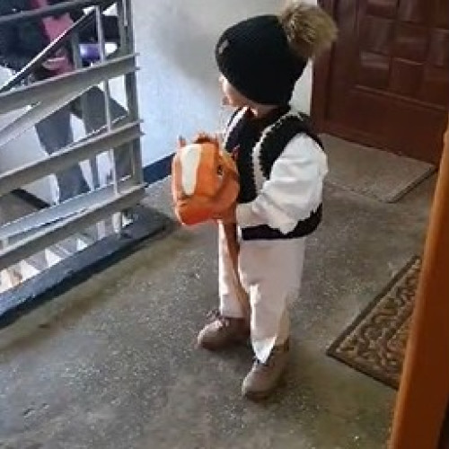 Traditia are viitor la Botoșani: un mic dansator de trei ani își bucură părinții