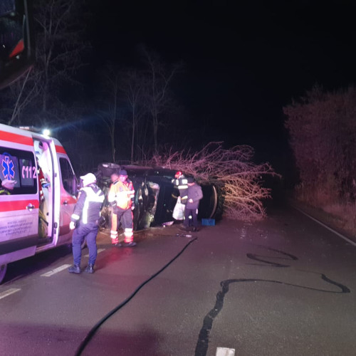Accident rutier în Mihai Viteazu: O femeie a fost transportată la spital