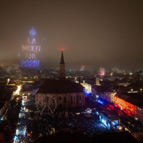Cluj-Napoca a sărbătorit Anul Nou 2025 cu un spectacol de drone și lumini
