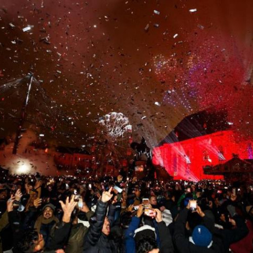 Mii de clujeni au sărbătorit revelionul în Piața Unirii