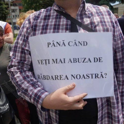 Situația precară a finanțării în educație: primele și salariile blocate