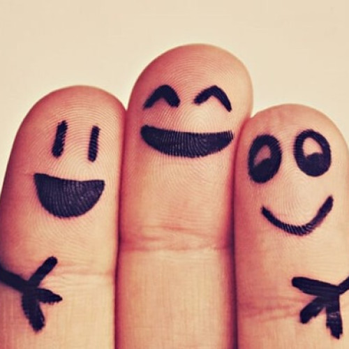 Cum să fim mai fericiți în 2025: sfaturile oamenilor de știință