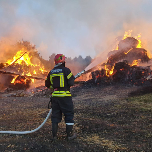 Incendiu devastator în Săcele, pompierii din Brașov intervin