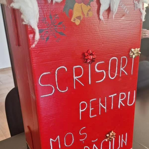 Mos Crăciun a ales trei dorințe din scrisorile copiilor din Botoșani