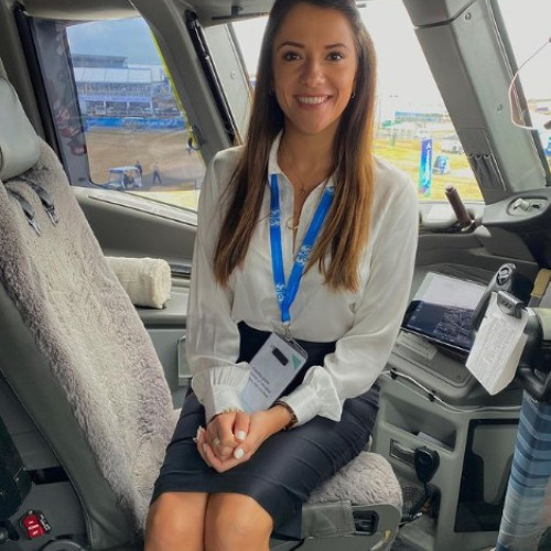 O tânără din Botoșani coordonează zborurile la Emirates