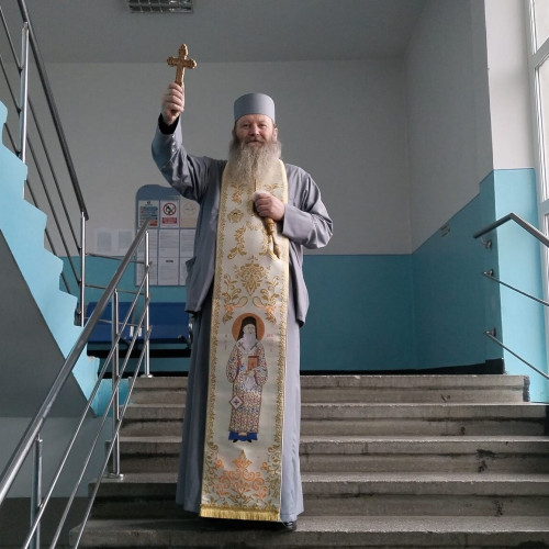 Preot din Botoșani sfințește Spitalul Municipal Dorohoi în Ajunul Bobotezei