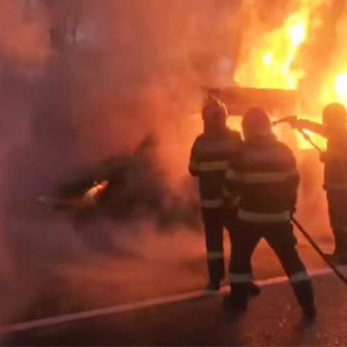Femeie reținută după ce a dat foc unei mașini în București