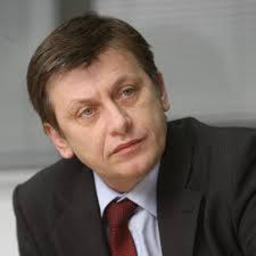 Crin Antonescu își suspendă candidatura pentru alegerile prezidențiale din 2025