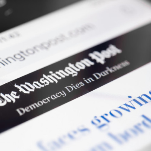Caricaturista Ann Telnaes demisionează de la Washington Post după respingerea unei lucrări critice la adresa lui Jeff Bezos