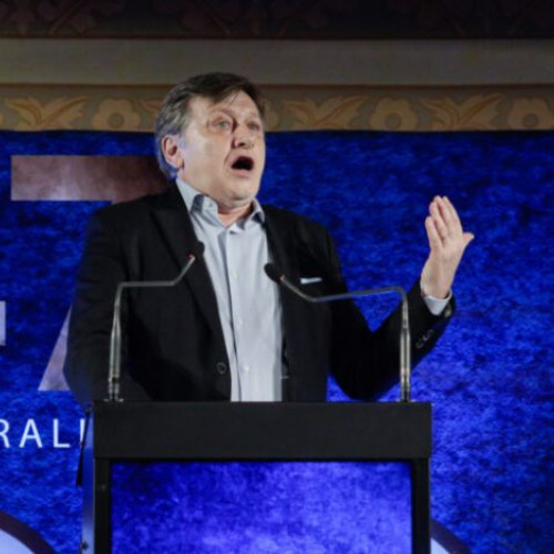 Crin Antonescu își suspendă candidatura la prezidențiale și acuză partidele din coaliție