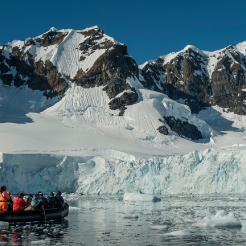 Traversarea periculoasă a Pasajului Drake: aventură și provocare pentru turiști