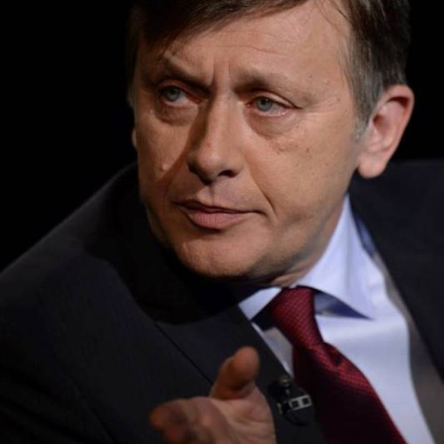 Crin Antonescu suspendă unilateral acordul de candidatură pentru alegerile viitoare