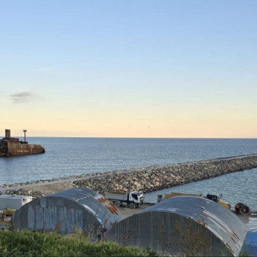 Lucrări de reamenajare a plajei din Costinești