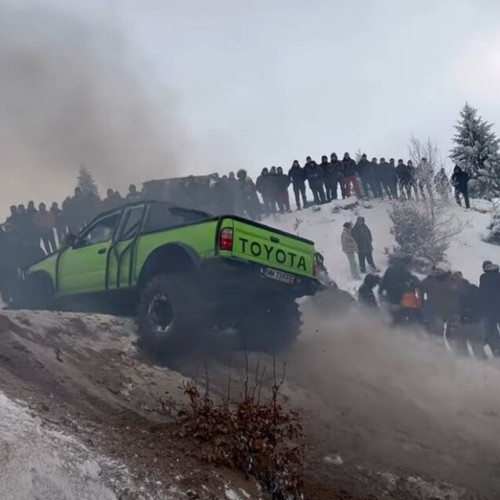 Concurs de offroad fără reguli, generând îngrijorări legate de alunecările de teren