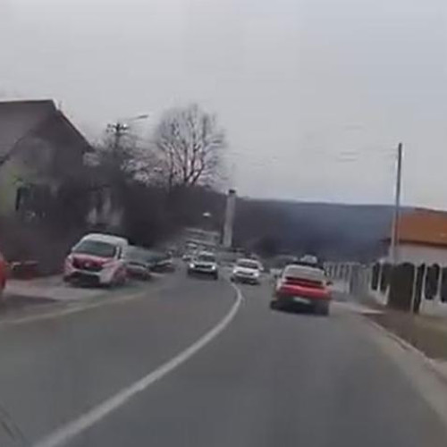 Conducător auto iresponsabil filmat în trafic la Gilău