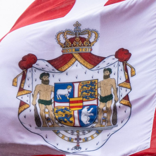 Regele danez Frederic al X-lea își actualizează stema regală pentru a sublinia legăturile cu Groenlanda și Insulele Feroe