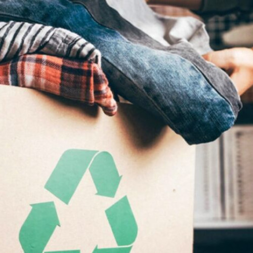 De la 1 ianuarie 2025, deșeurile textile nu vor mai putea fi aruncate la întâmplare