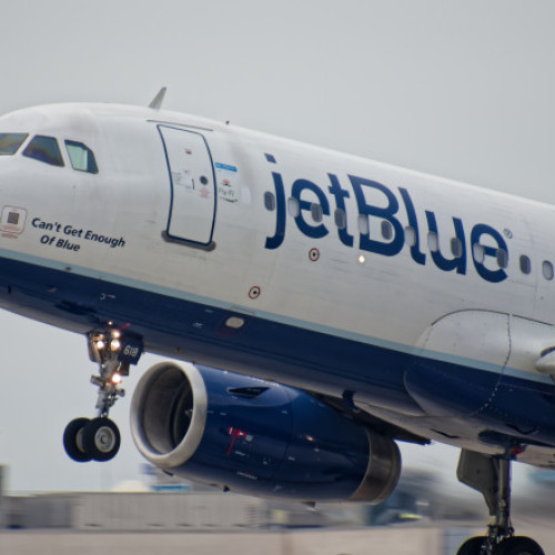 Două persoane decedate găsite în trenul de aterizare al unui avion JetBlue în Florida