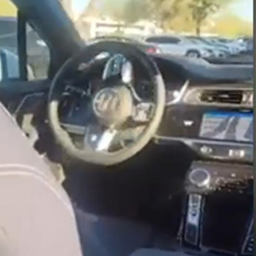 Un bărbat din SUA a rămas blocat într-un taxi autonom în drum spre aeroport